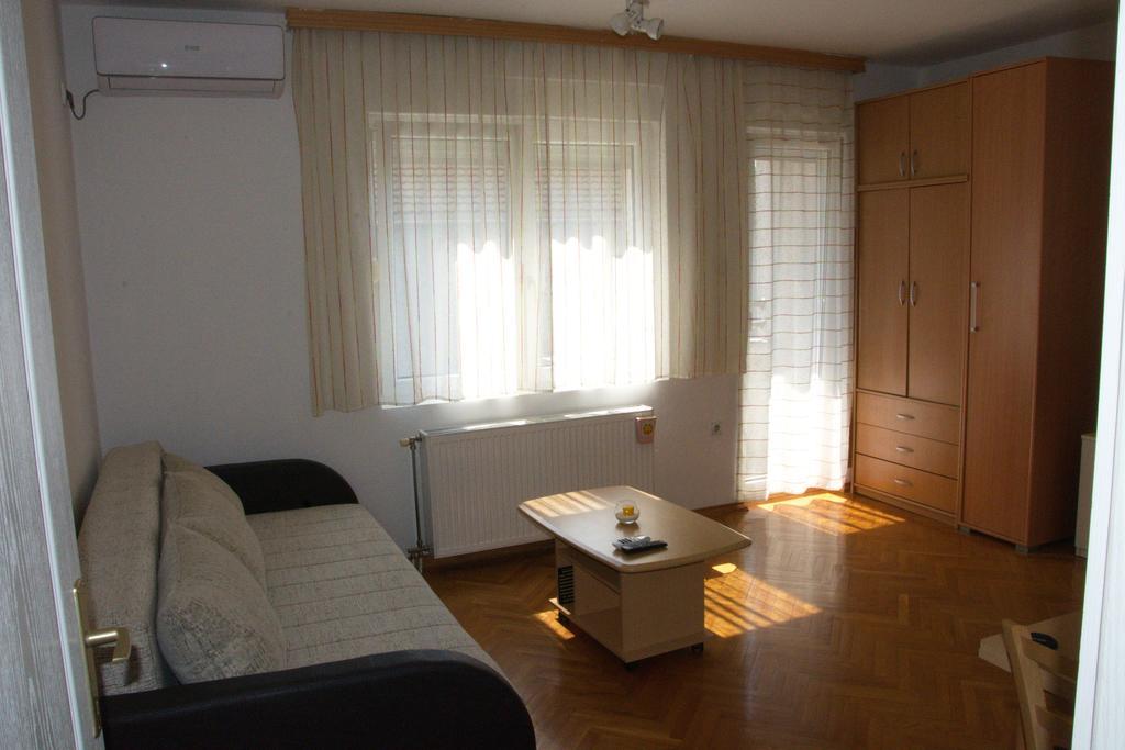 Studio Apartment In Novi Sad Center Luaran gambar